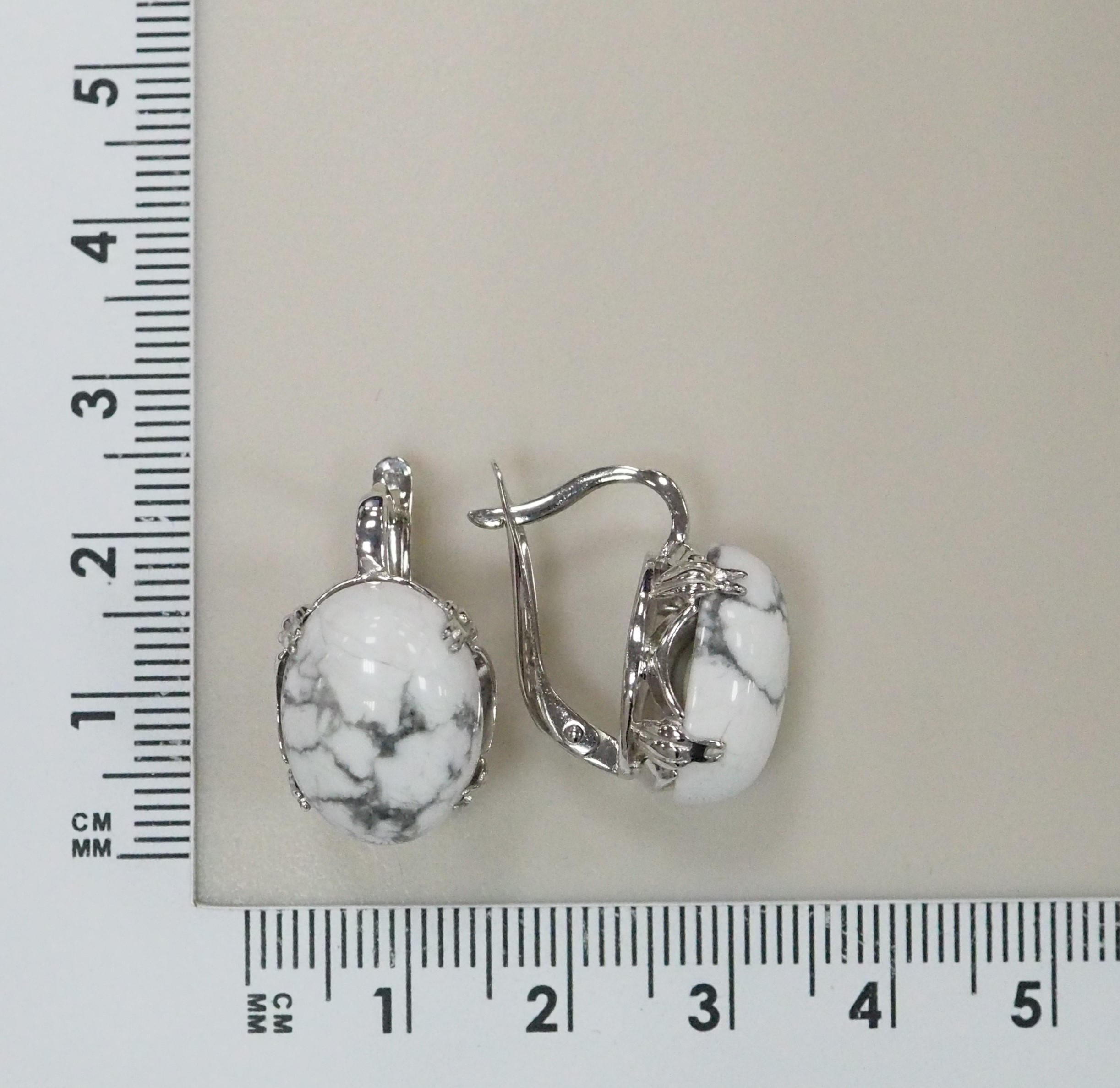 Серебряные серьги с кахолонгом